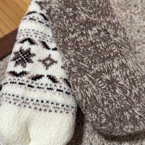 Muk Luks Cozy Cabin Socks - Cream and Brown - Picture 3 of 3